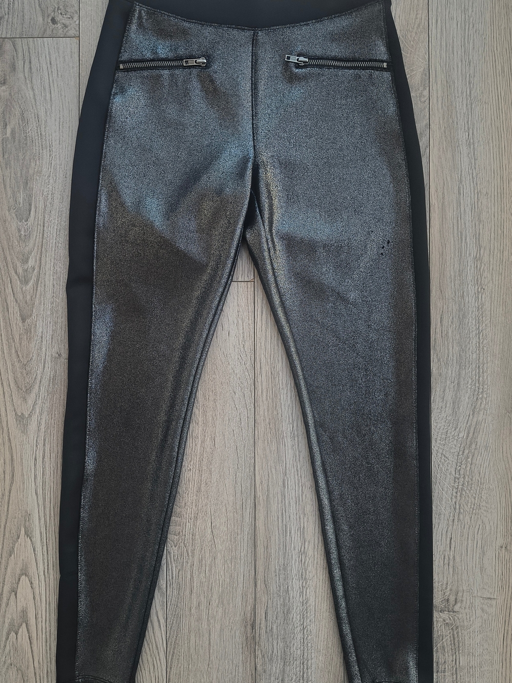 Rock & Republic Metallic Charcoal Leggings with Black Side Panels